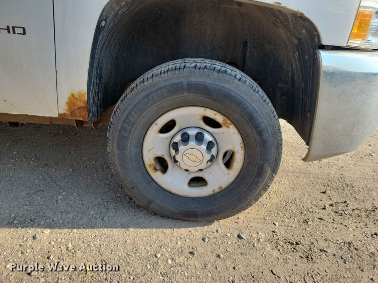 image for item FU0012 2010 Chevrolet 2500HD Crew Cab pickup truck