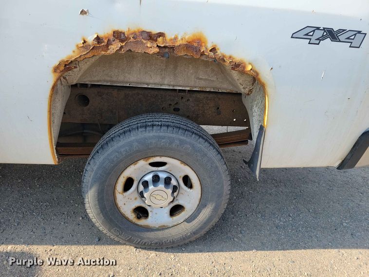 image for item FU0012 2010 Chevrolet 2500HD Crew Cab pickup truck