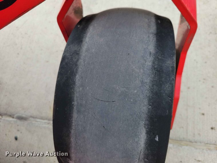image for item FU0020 Gravely Pro Turn 660 ZTR lawn mower