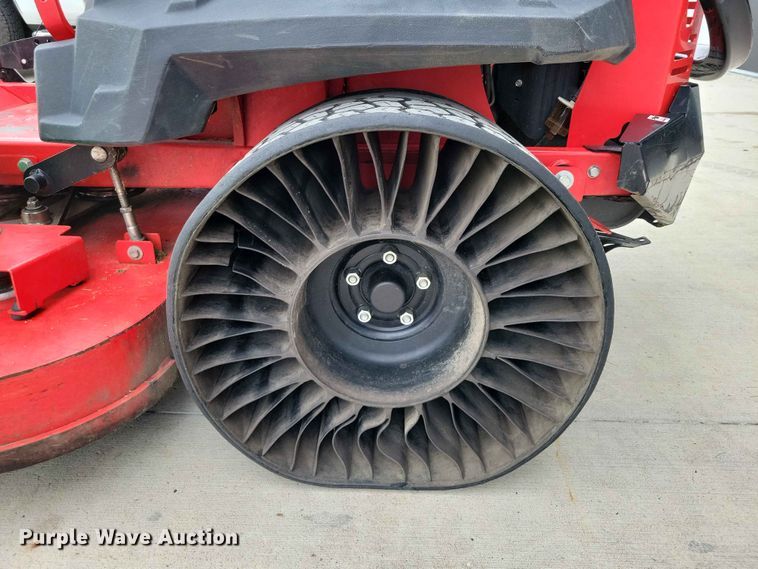 image for item FU0022 Gravely Pro turn 260 ZTR lawn mower
