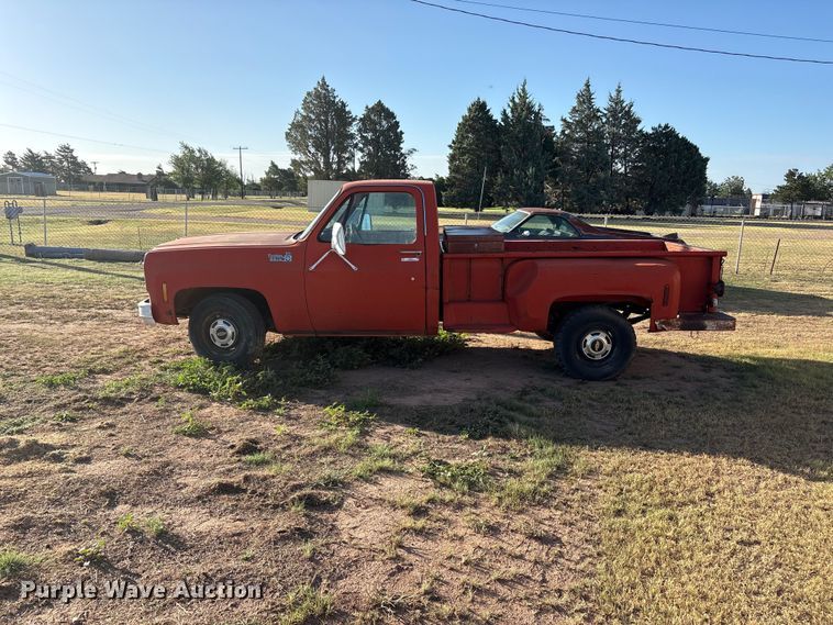 image for item JM9493 1975 Chevrolet C10 pickup truck