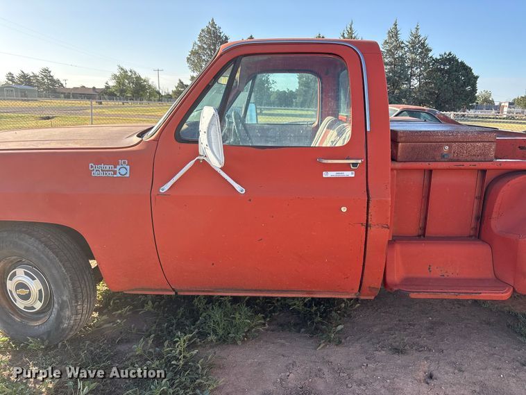 image for item JM9493 1975 Chevrolet C10 pickup truck