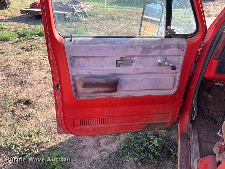 image for item JM9493 1975 Chevrolet C10 pickup truck