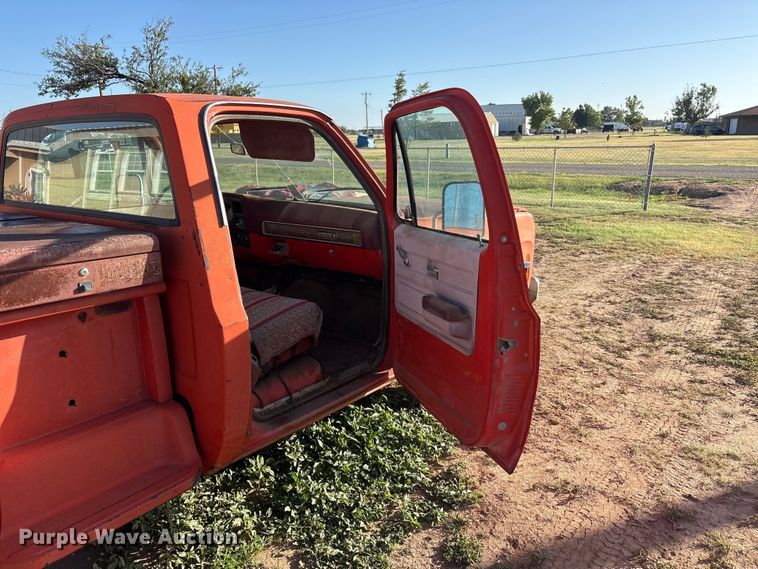 image for item JM9493 1975 Chevrolet C10 pickup truck