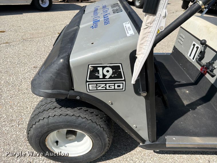 image for item MQ9035 1992 EZ-GO golf cart