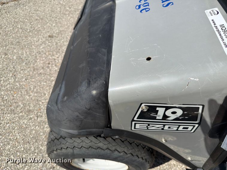 image for item MQ9035 1992 EZ-GO golf cart