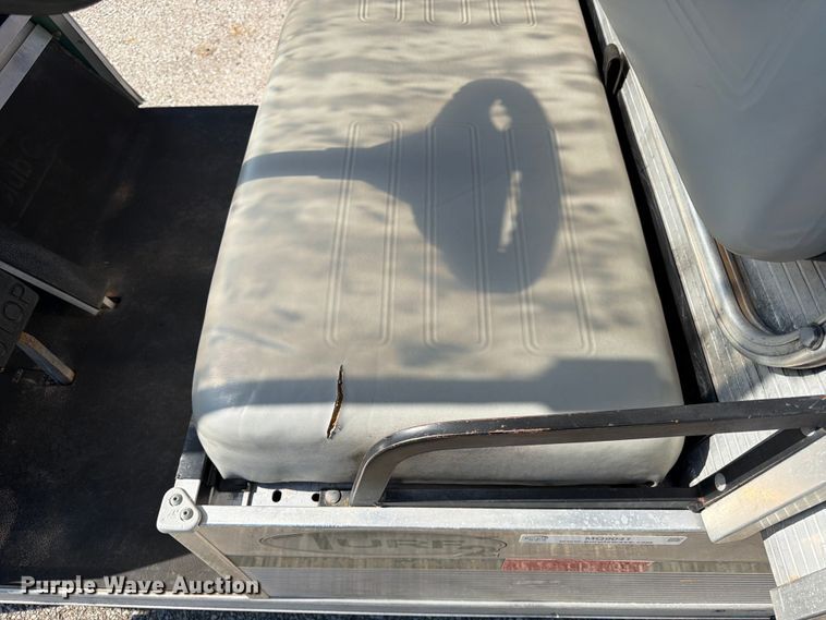image for item MQ9041 2006 Club Car Turf 2 golf cart