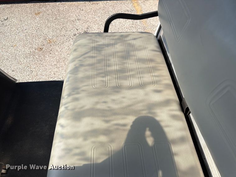 image for item MQ9041 2006 Club Car Turf 2 golf cart