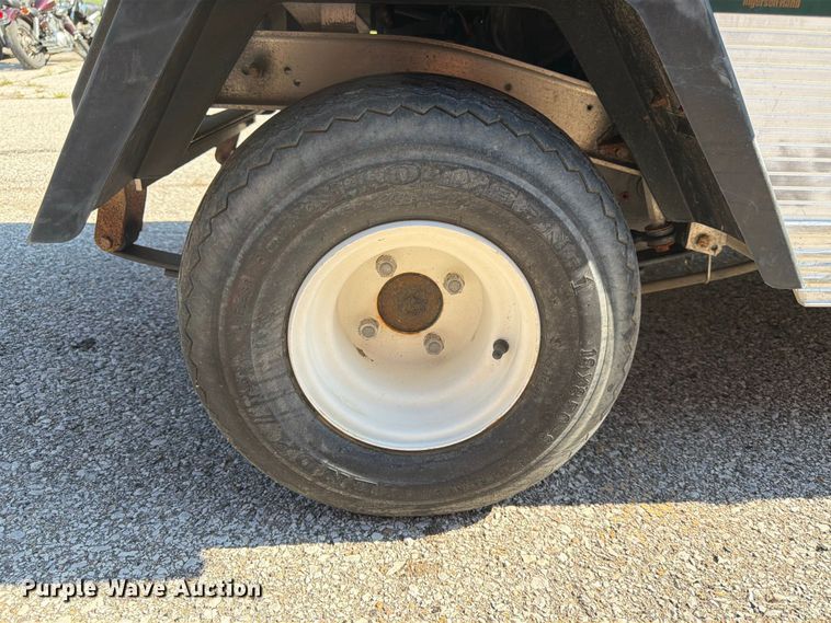 image for item MQ9041 2006 Club Car Turf 2 golf cart