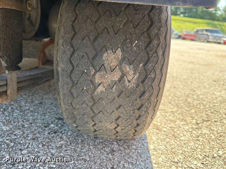 image for item MQ9041 2006 Club Car Turf 2 golf cart
