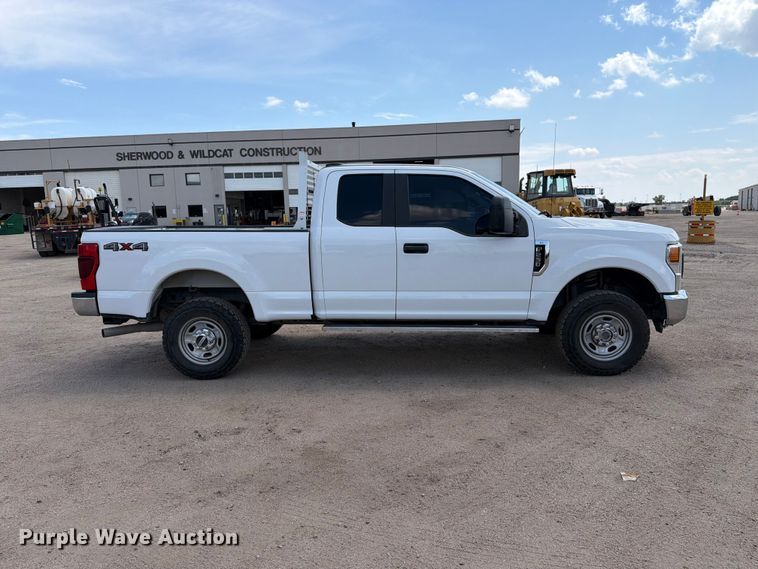image for item MZ9722 2021 Ford F250 Super Duty XL Ext. Cab pickup truck