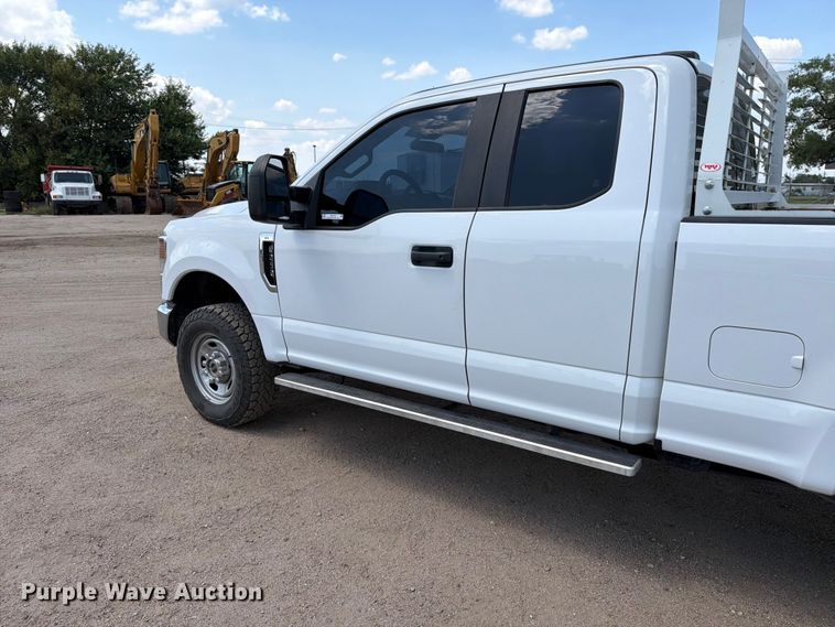image for item MZ9722 2021 Ford F250 Super Duty XL Ext. Cab pickup truck