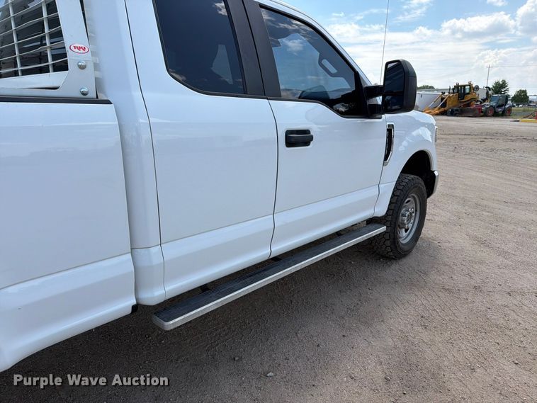 image for item MZ9722 2021 Ford F250 Super Duty XL Ext. Cab pickup truck