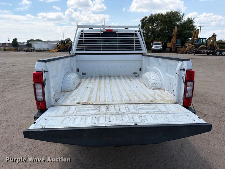 image for item MZ9722 2021 Ford F250 Super Duty XL Ext. Cab pickup truck