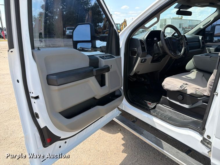 image for item MZ9722 2021 Ford F250 Super Duty XL Ext. Cab pickup truck