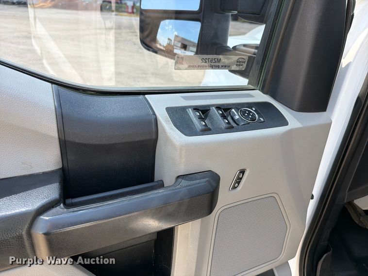 image for item MZ9722 2021 Ford F250 Super Duty XL Ext. Cab pickup truck