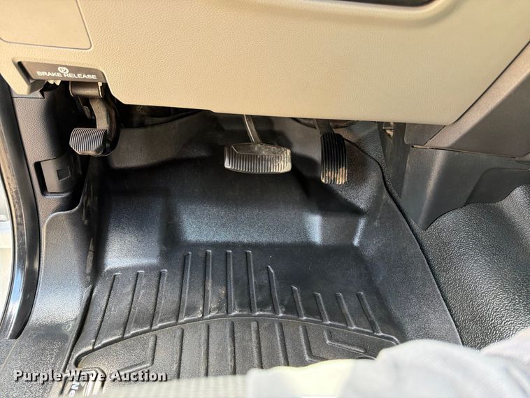 image for item MZ9722 2021 Ford F250 Super Duty XL Ext. Cab pickup truck