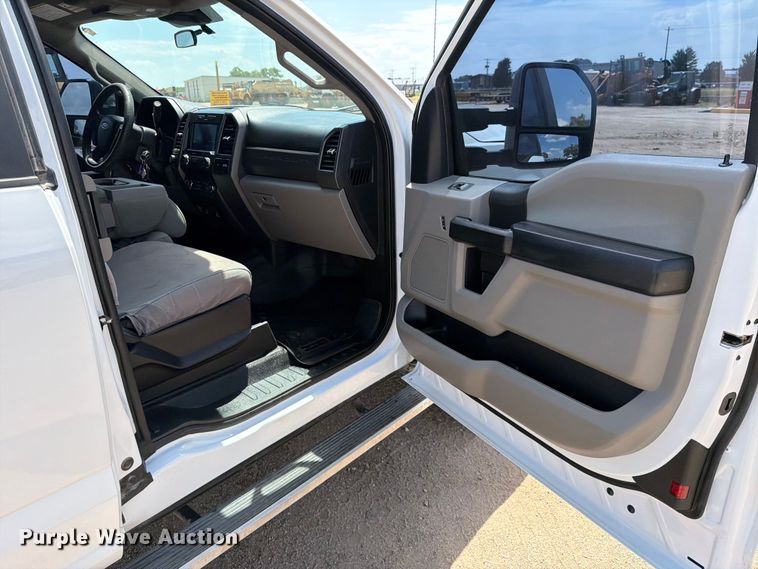 image for item MZ9722 2021 Ford F250 Super Duty XL Ext. Cab pickup truck