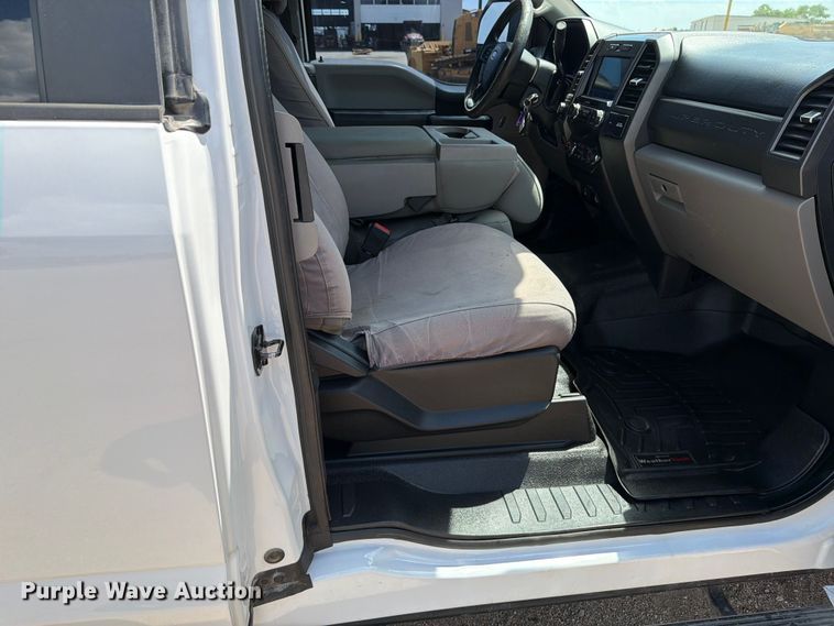 image for item MZ9722 2021 Ford F250 Super Duty XL Ext. Cab pickup truck