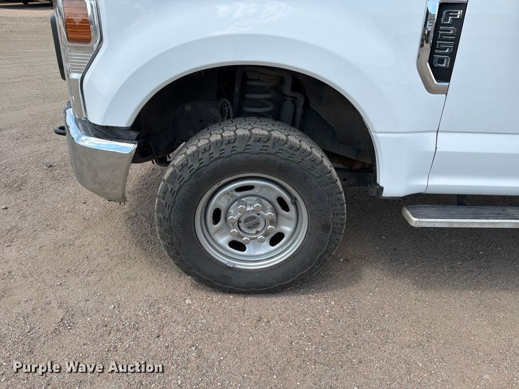 image for item MZ9722 2021 Ford F250 Super Duty XL Ext. Cab pickup truck