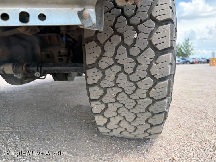 image for item MZ9722 2021 Ford F250 Super Duty XL Ext. Cab pickup truck