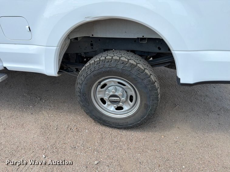 image for item MZ9722 2021 Ford F250 Super Duty XL Ext. Cab pickup truck