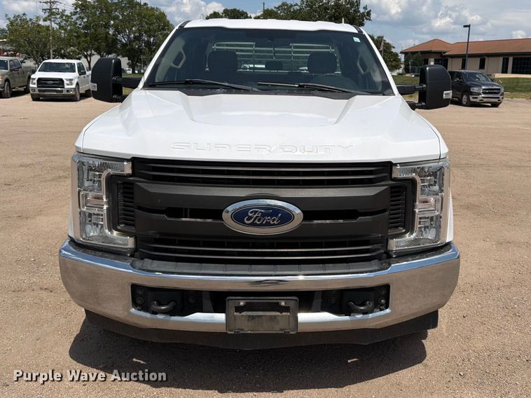 image for item MZ9724 2019 Ford F250 Super Duty Ext. Cab pickup truck