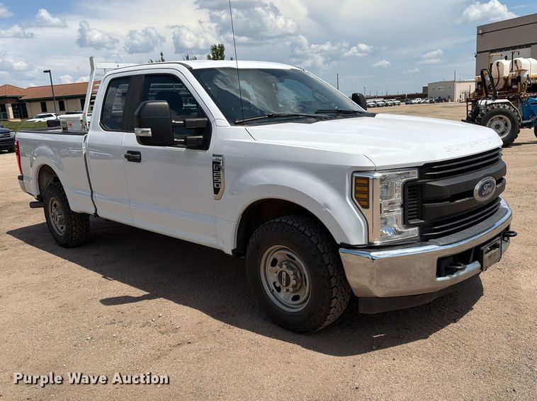 image for item MZ9724 2019 Ford F250 Super Duty Ext. Cab pickup truck