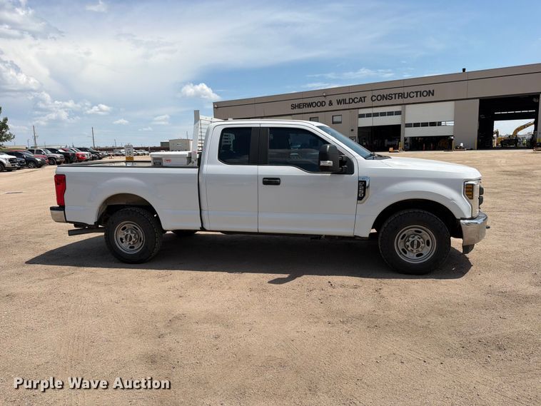 image for item MZ9724 2019 Ford F250 Super Duty Ext. Cab pickup truck