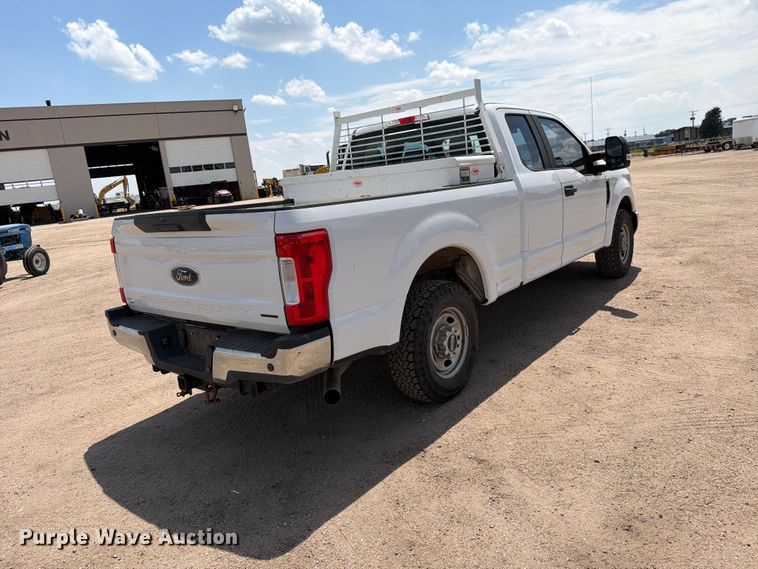 image for item MZ9724 2019 Ford F250 Super Duty Ext. Cab pickup truck