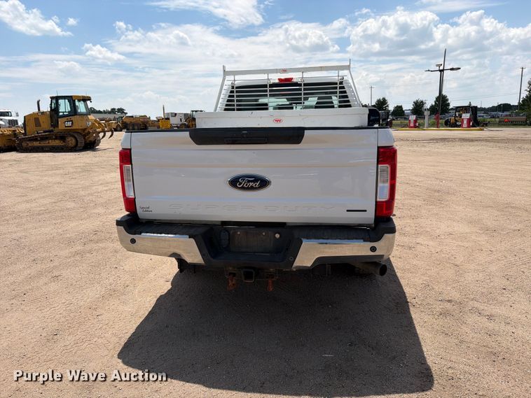 image for item MZ9724 2019 Ford F250 Super Duty Ext. Cab pickup truck