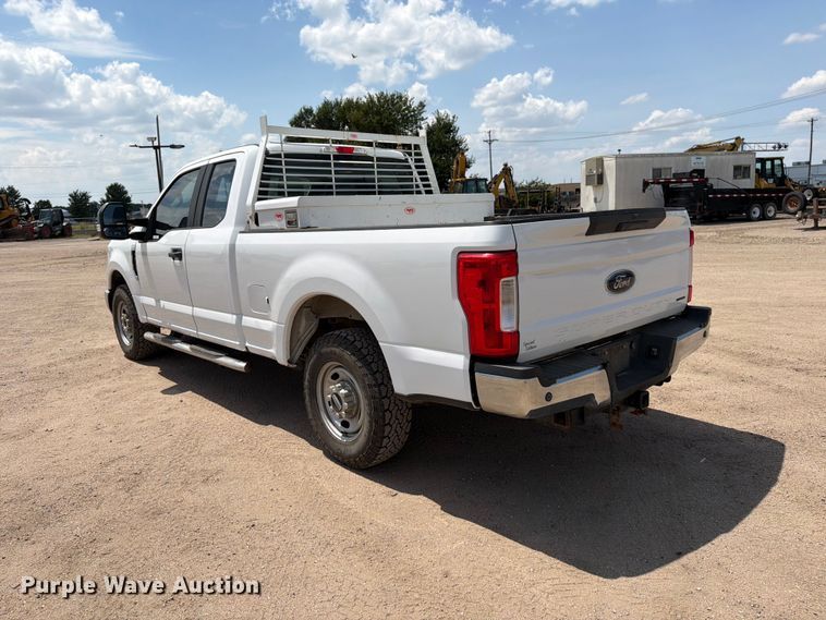 image for item MZ9724 2019 Ford F250 Super Duty Ext. Cab pickup truck