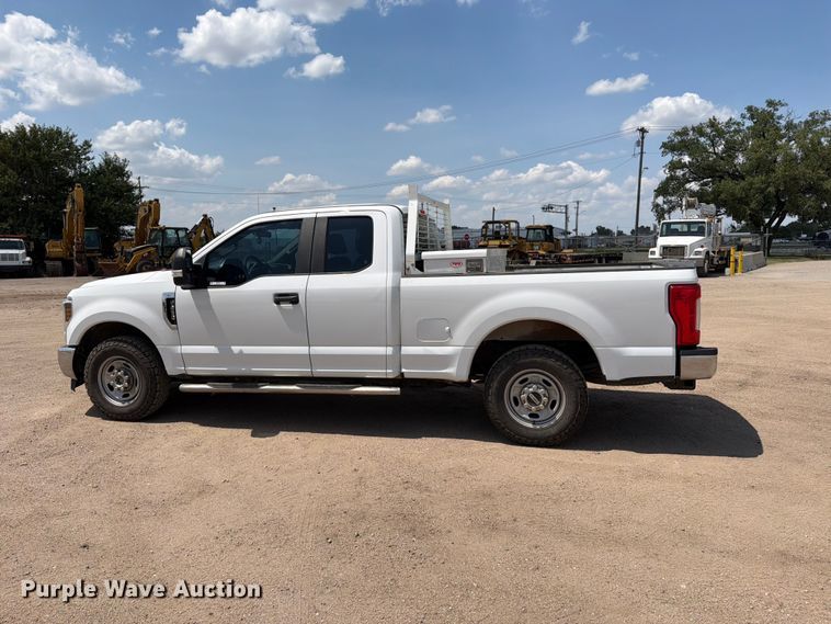 image for item MZ9724 2019 Ford F250 Super Duty Ext. Cab pickup truck
