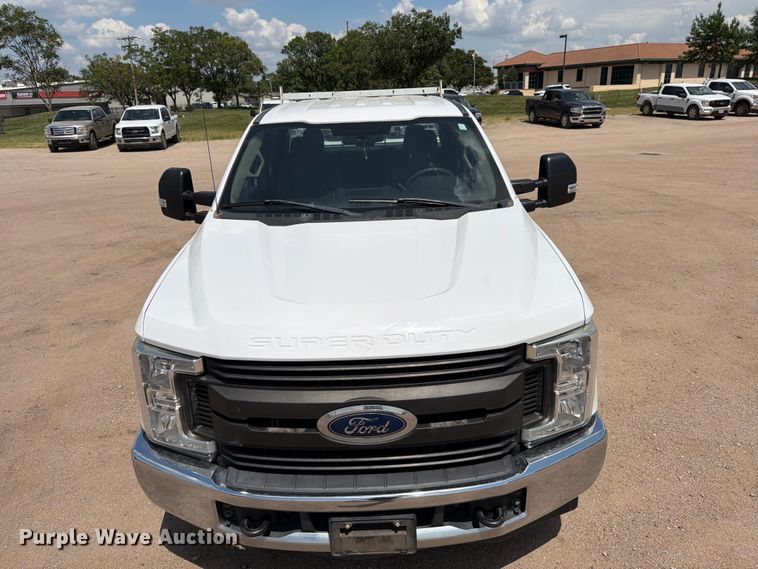 image for item MZ9724 2019 Ford F250 Super Duty Ext. Cab pickup truck