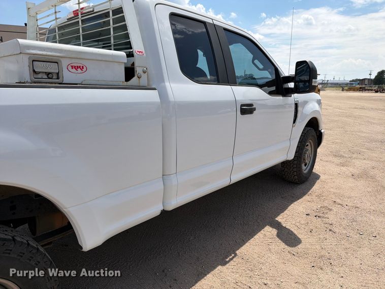 image for item MZ9724 2019 Ford F250 Super Duty Ext. Cab pickup truck
