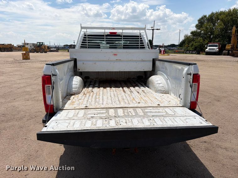 image for item MZ9724 2019 Ford F250 Super Duty Ext. Cab pickup truck