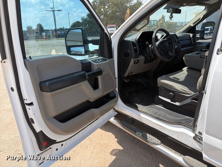 image for item MZ9724 2019 Ford F250 Super Duty Ext. Cab pickup truck