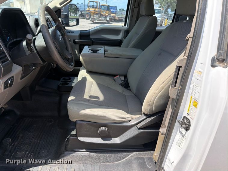 image for item MZ9724 2019 Ford F250 Super Duty Ext. Cab pickup truck