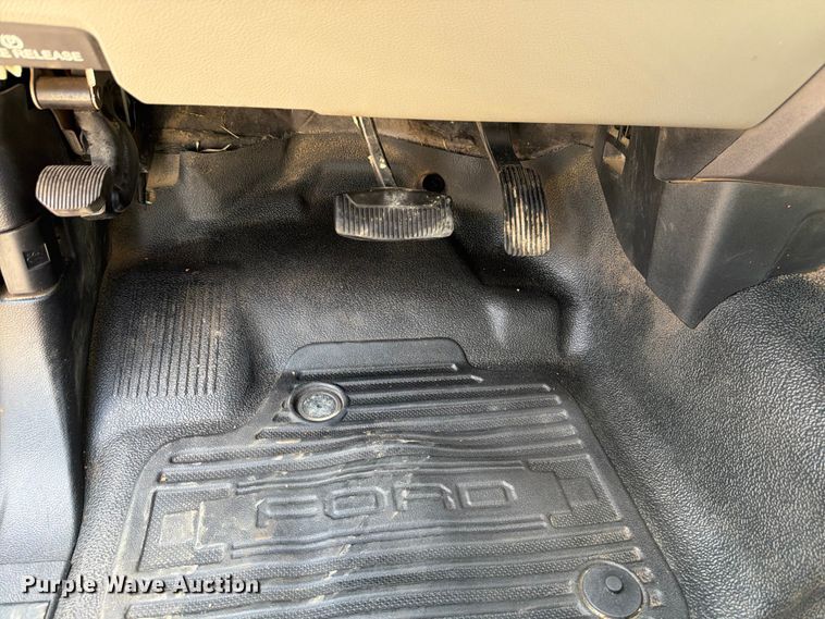 image for item MZ9724 2019 Ford F250 Super Duty Ext. Cab pickup truck