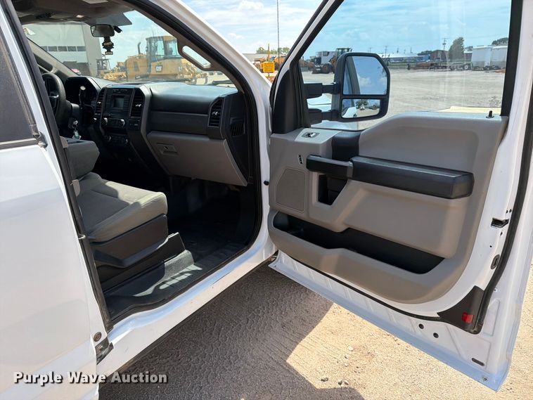 image for item MZ9724 2019 Ford F250 Super Duty Ext. Cab pickup truck