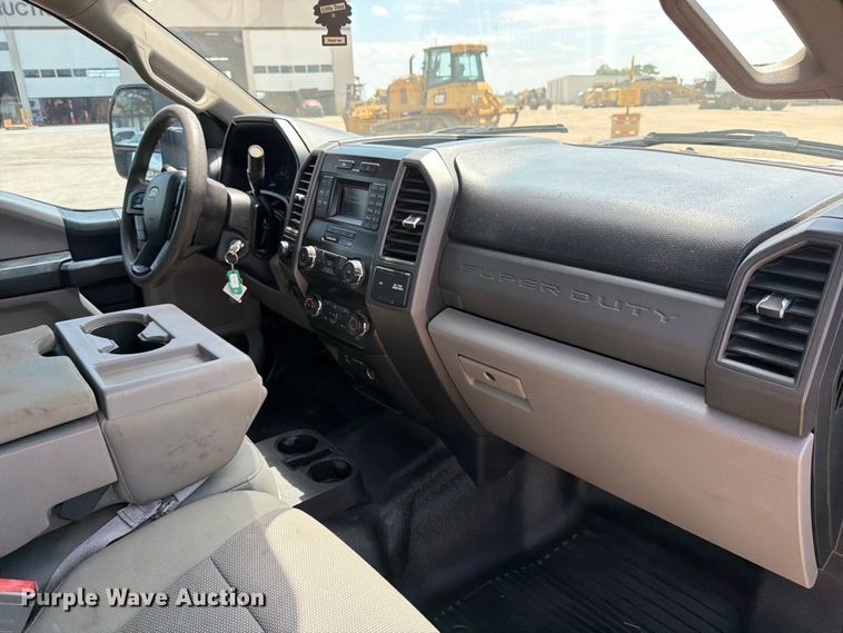 image for item MZ9724 2019 Ford F250 Super Duty Ext. Cab pickup truck