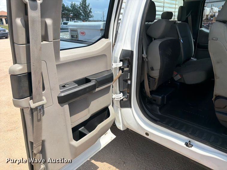 image for item MZ9724 2019 Ford F250 Super Duty Ext. Cab pickup truck