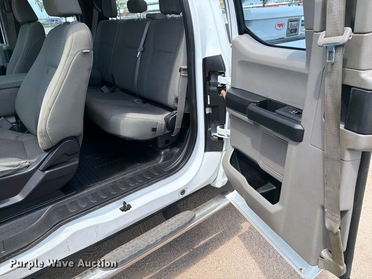 image for item MZ9724 2019 Ford F250 Super Duty Ext. Cab pickup truck