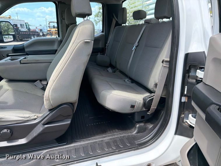 image for item MZ9724 2019 Ford F250 Super Duty Ext. Cab pickup truck
