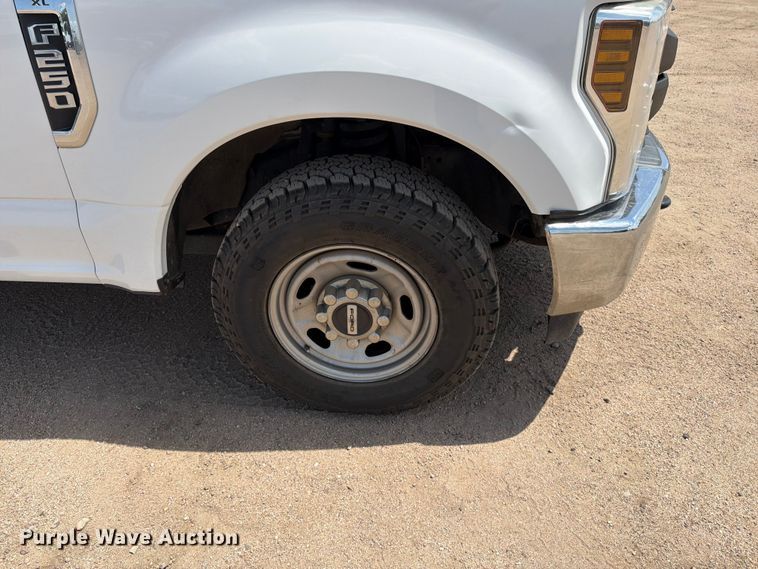 image for item MZ9724 2019 Ford F250 Super Duty Ext. Cab pickup truck