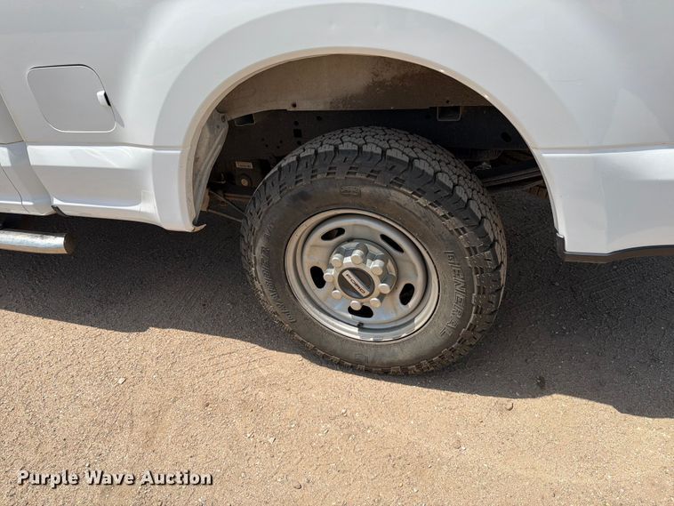image for item MZ9724 2019 Ford F250 Super Duty Ext. Cab pickup truck