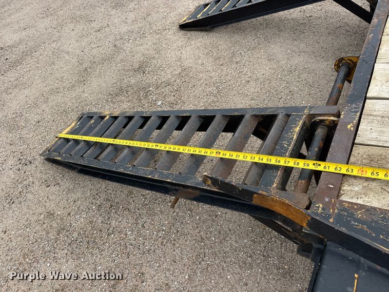 image for item NJ9130 2000 Redi Haul equipment trailer