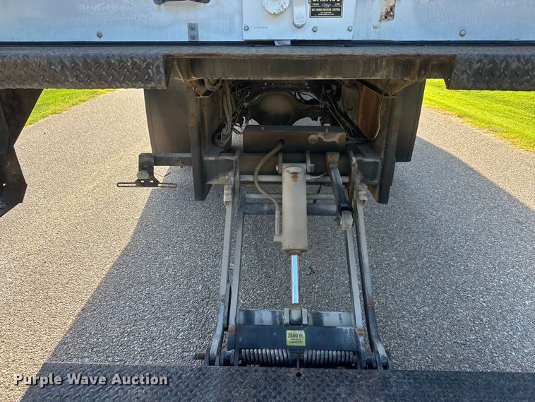 image for item NJ9230 2003 Freightliner FL70 box truck