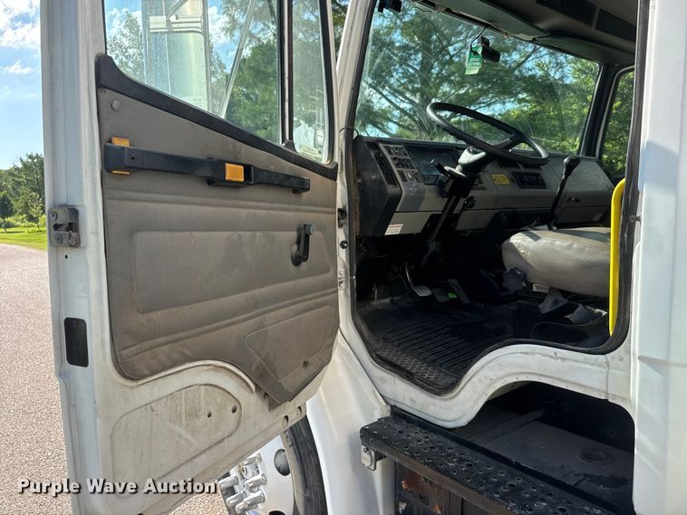 image for item NJ9230 2003 Freightliner FL70 box truck