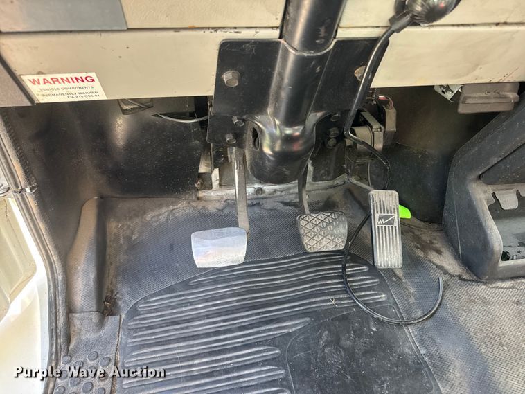 image for item NJ9230 2003 Freightliner FL70 box truck